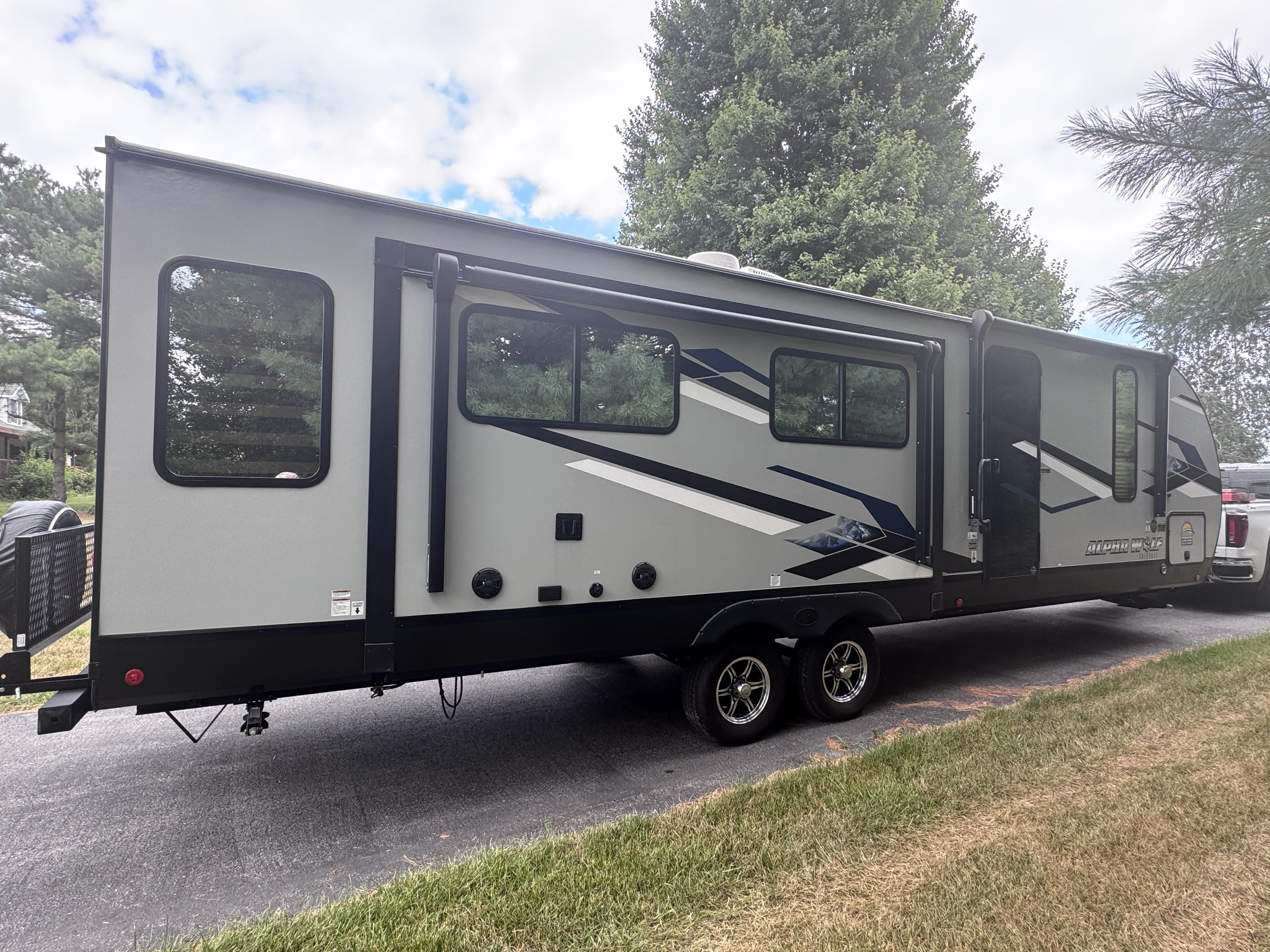 Used 2023 Forest River Cherokee Alpha Wolf 26rl-l in Kokomo, IN