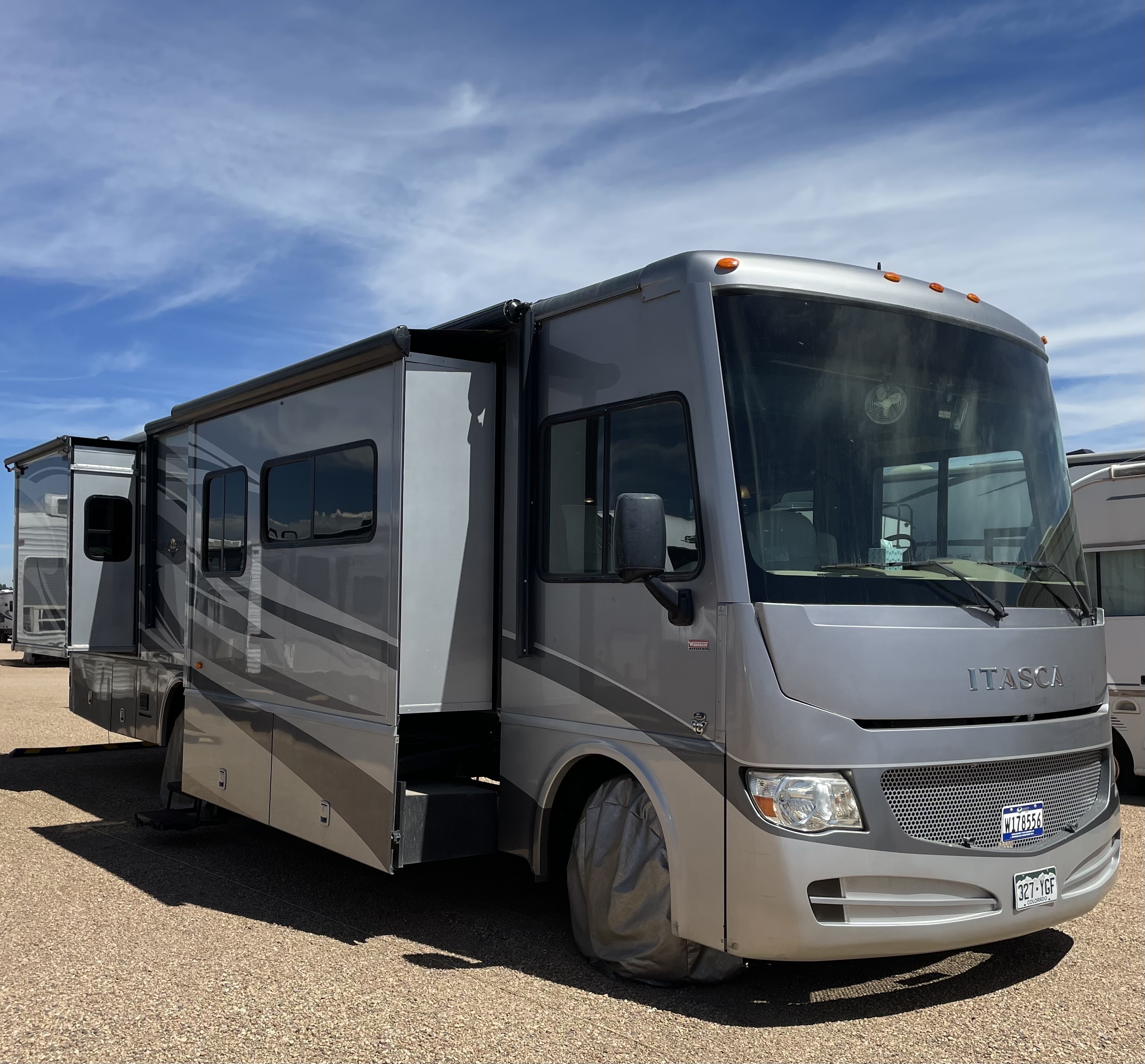 2014 Winnebago Sunova 33C RV
