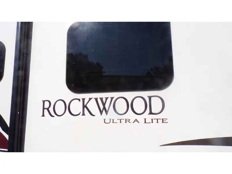 2017 FOREST RIVER ROCKWOOD 2606WS