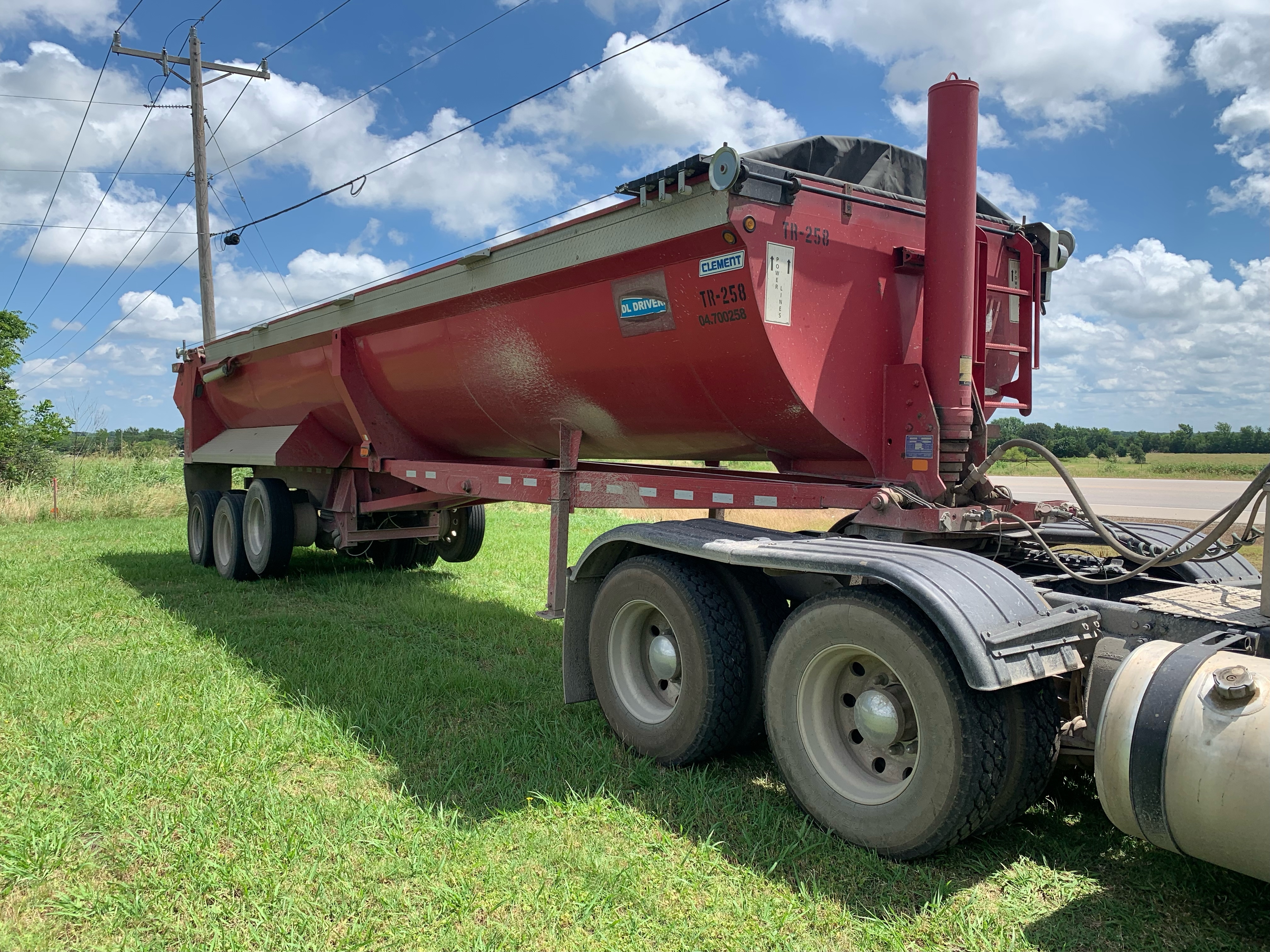 2017 CLEMENT 34 FT Half Round Steel Triaxle End Dump Trailer in Durant, OK