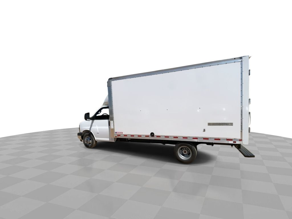 2025 Gmc Savana Cutaway 3500 photo 3