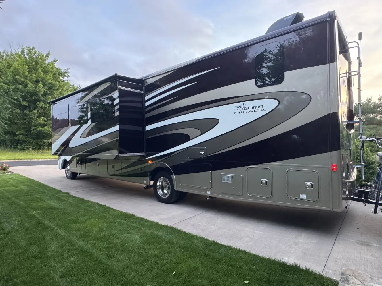 A photo of this 2016 Coachmen MIRADA 35LS