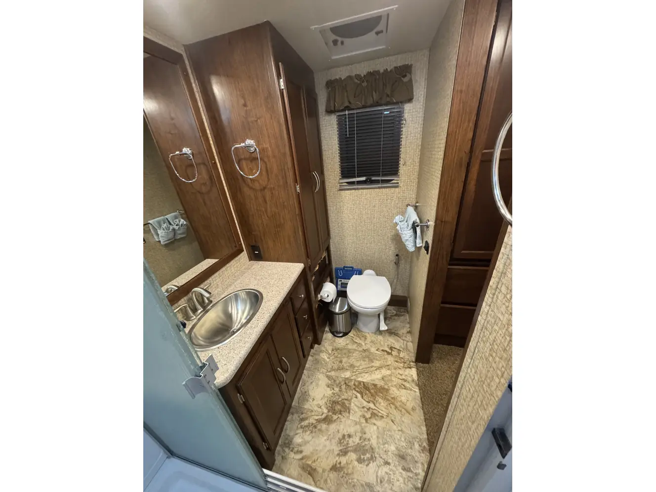 A photo of this 2016 Coachmen MIRADA 35LS