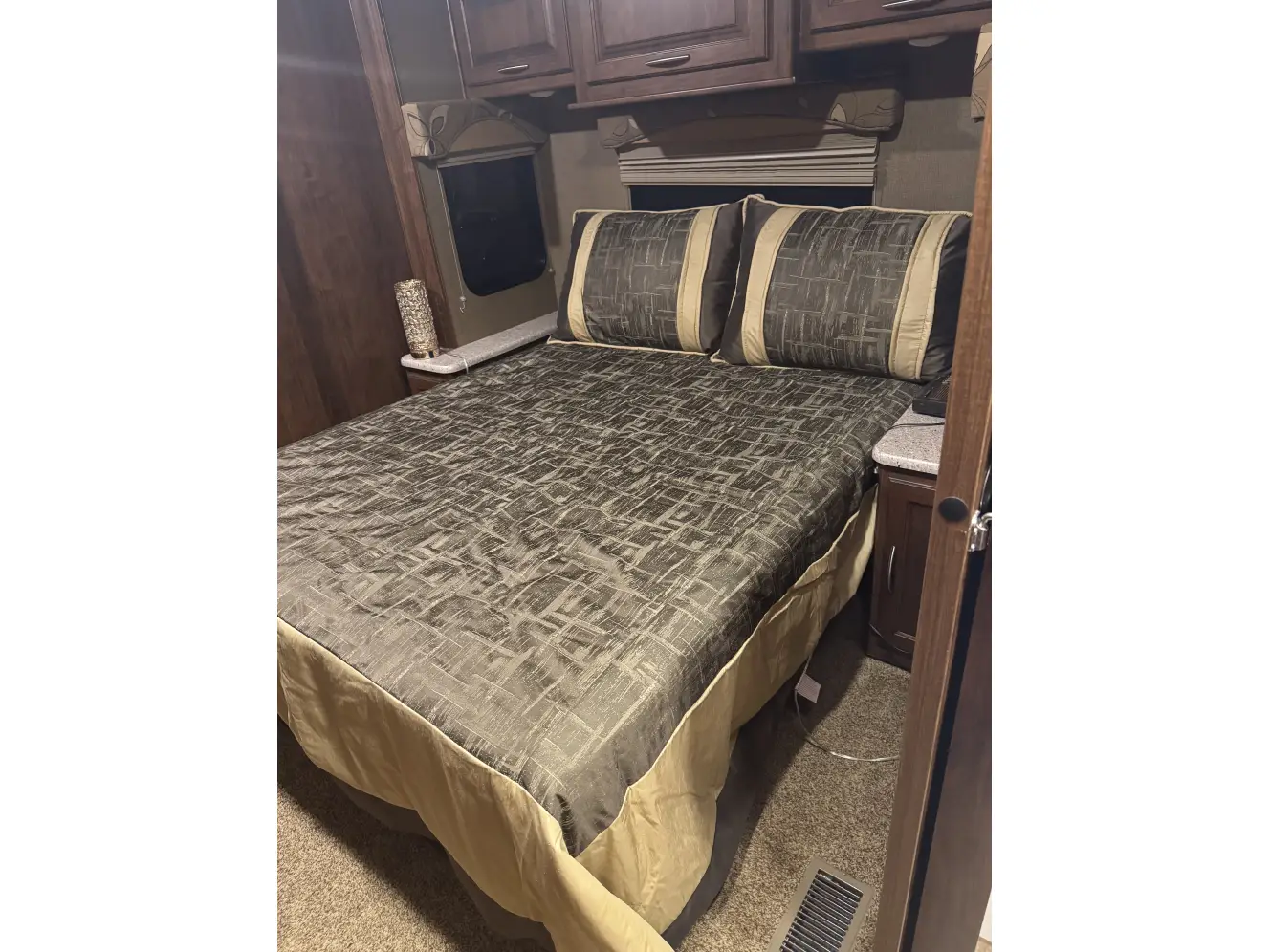 A photo of this 2016 Coachmen MIRADA 35LS
