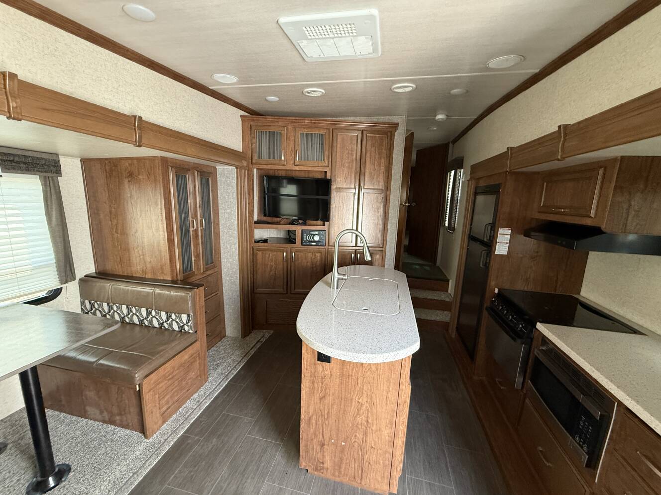 A photo of this 2018 Heartland SUNDANCE XLT 269TS