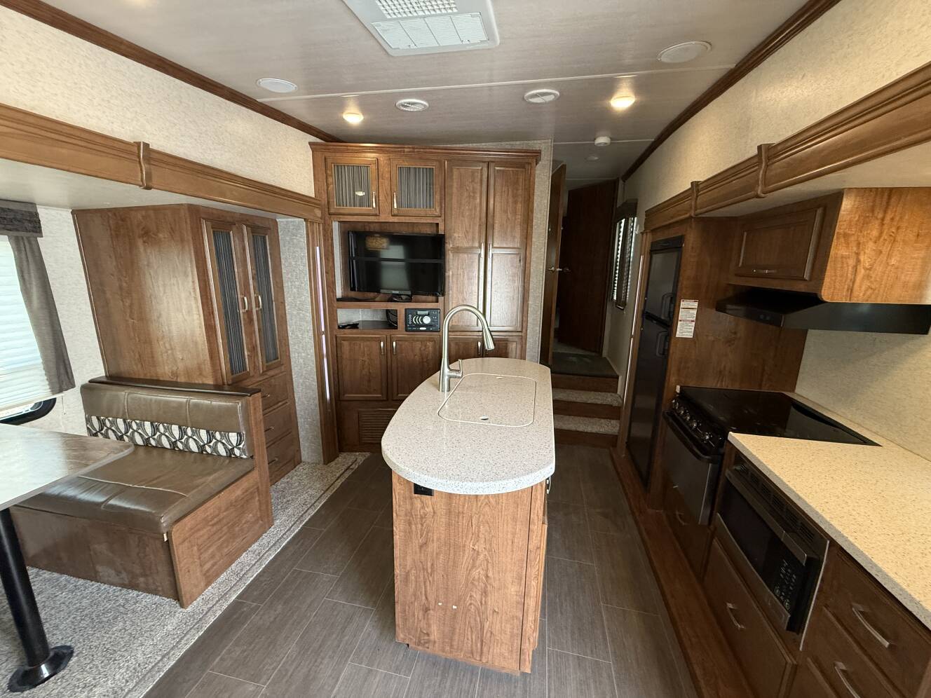 A photo of this 2018 Heartland SUNDANCE XLT 269TS