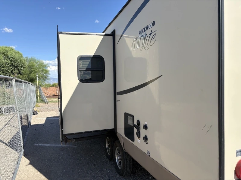 2019 FOREST RIVER ROCKWOOD MINI LITE 2507S