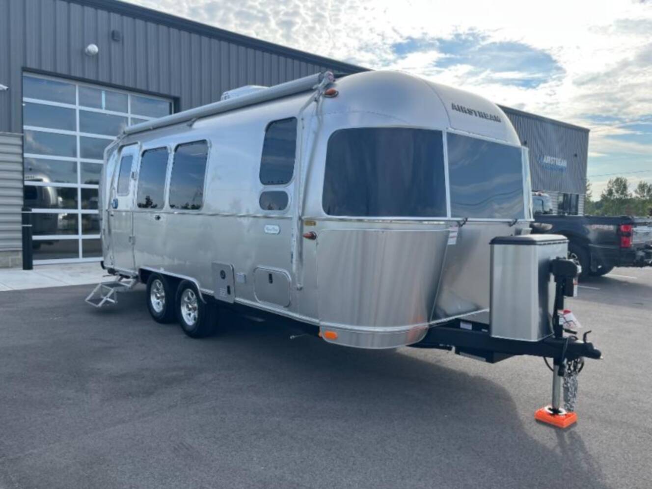 A photo of this 2026 Airstream Flying Cloud 23FB