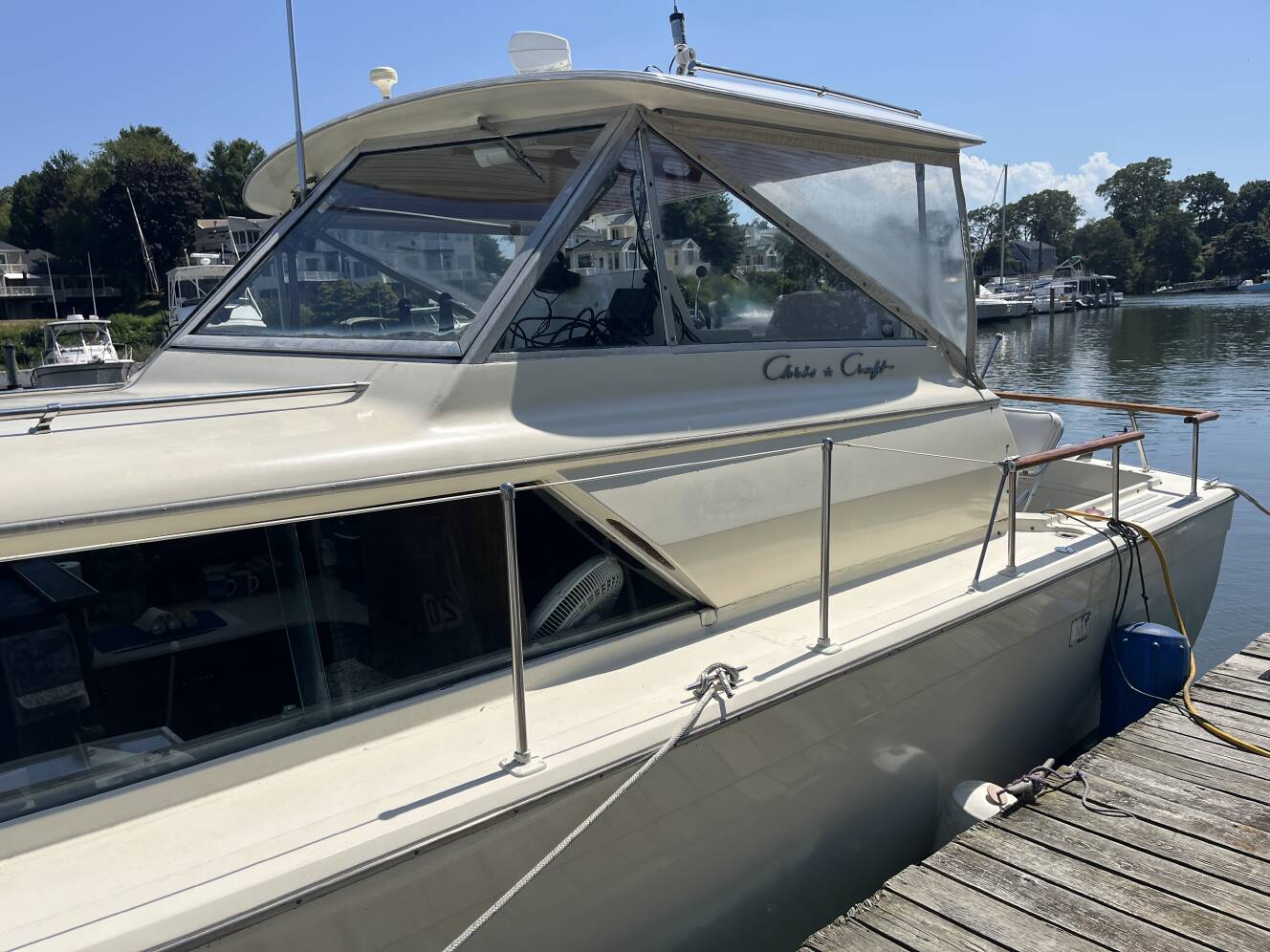 A photo of this 1966 Chris-Craft 38 Commander