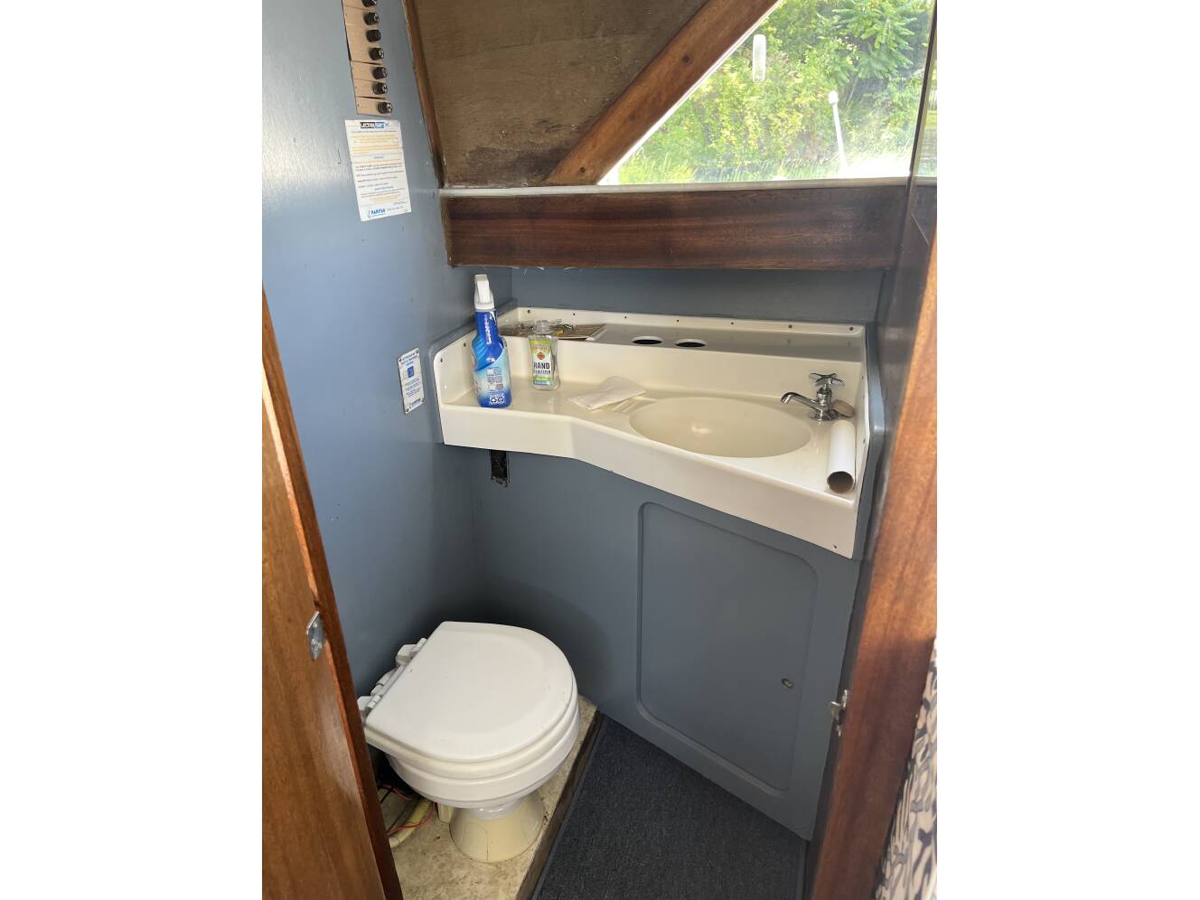 A photo of this 1966 Chris-Craft 38 Commander
