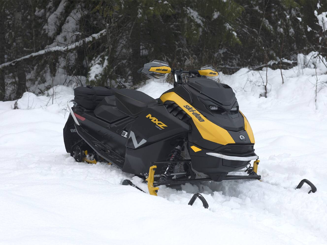 A photo of this 2026 Ski-Doo MXZ NEO 600 EFI ES RipSaw 1.25