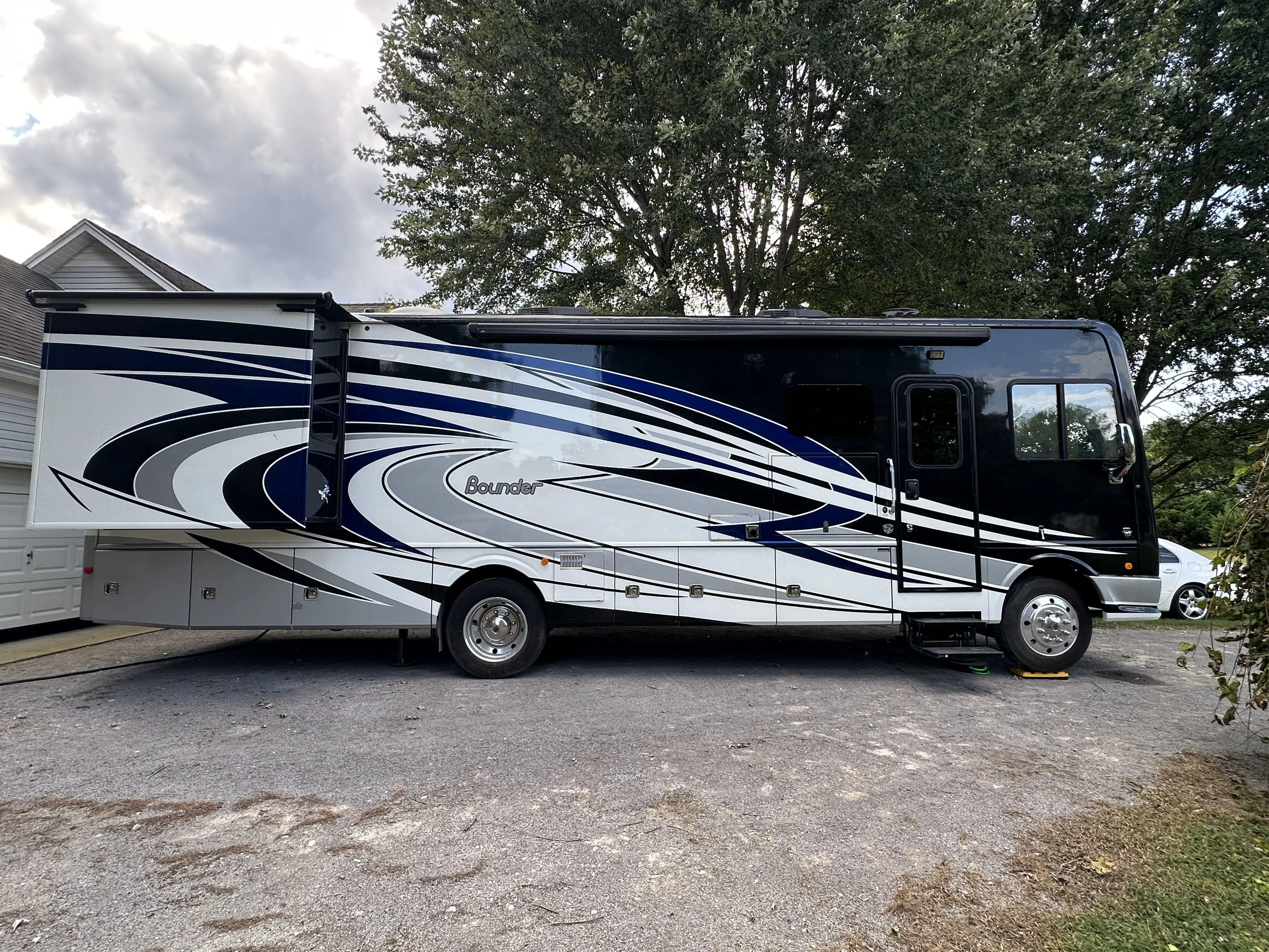 2018 Fleetwood BOUNDER 33C RV