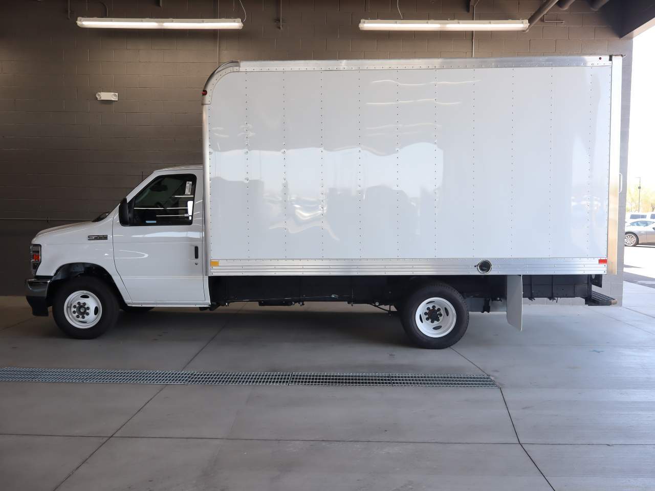 2026 Ford E-350 Base photo 3