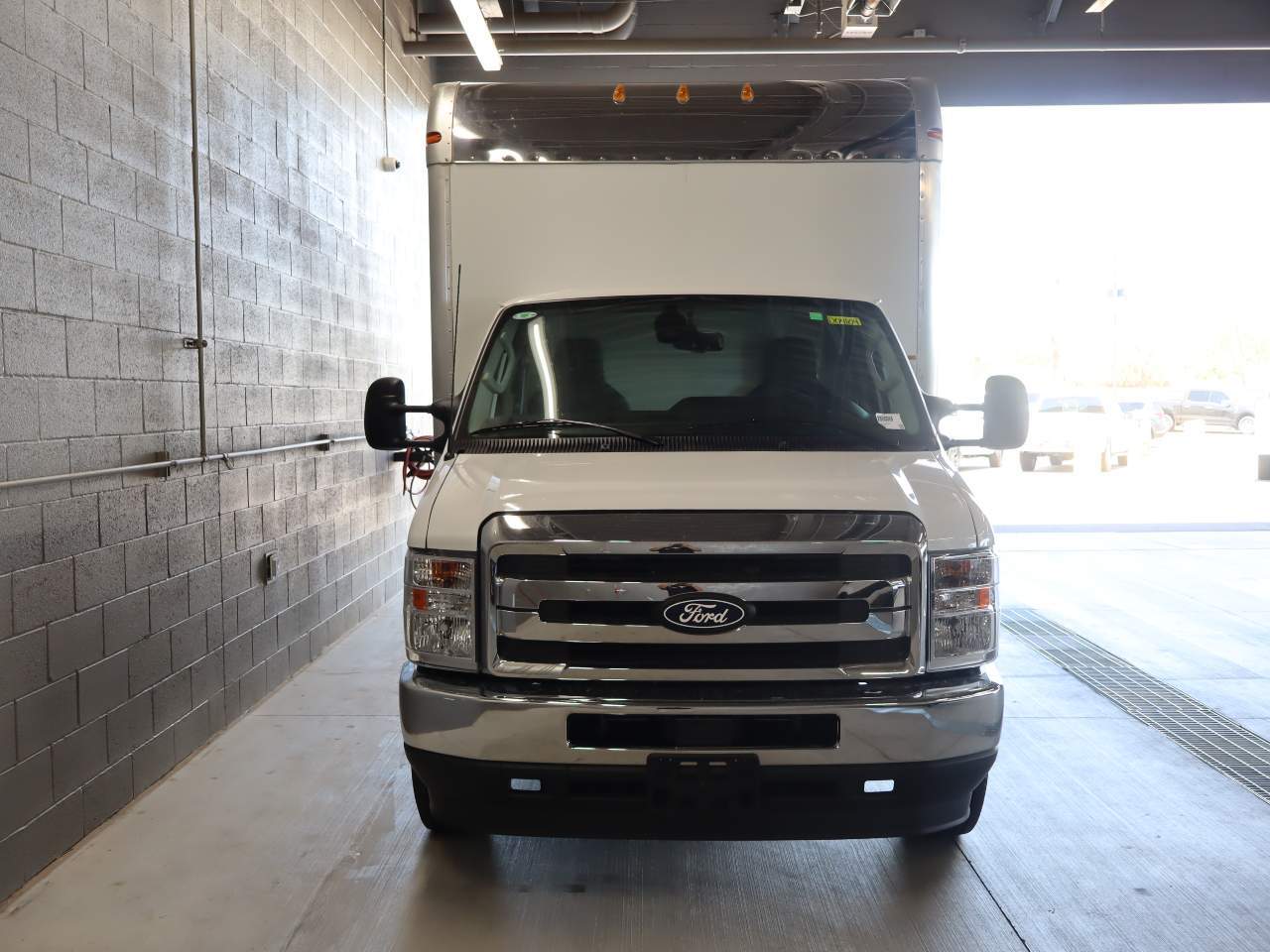 2026 Ford E-350 Base photo 4