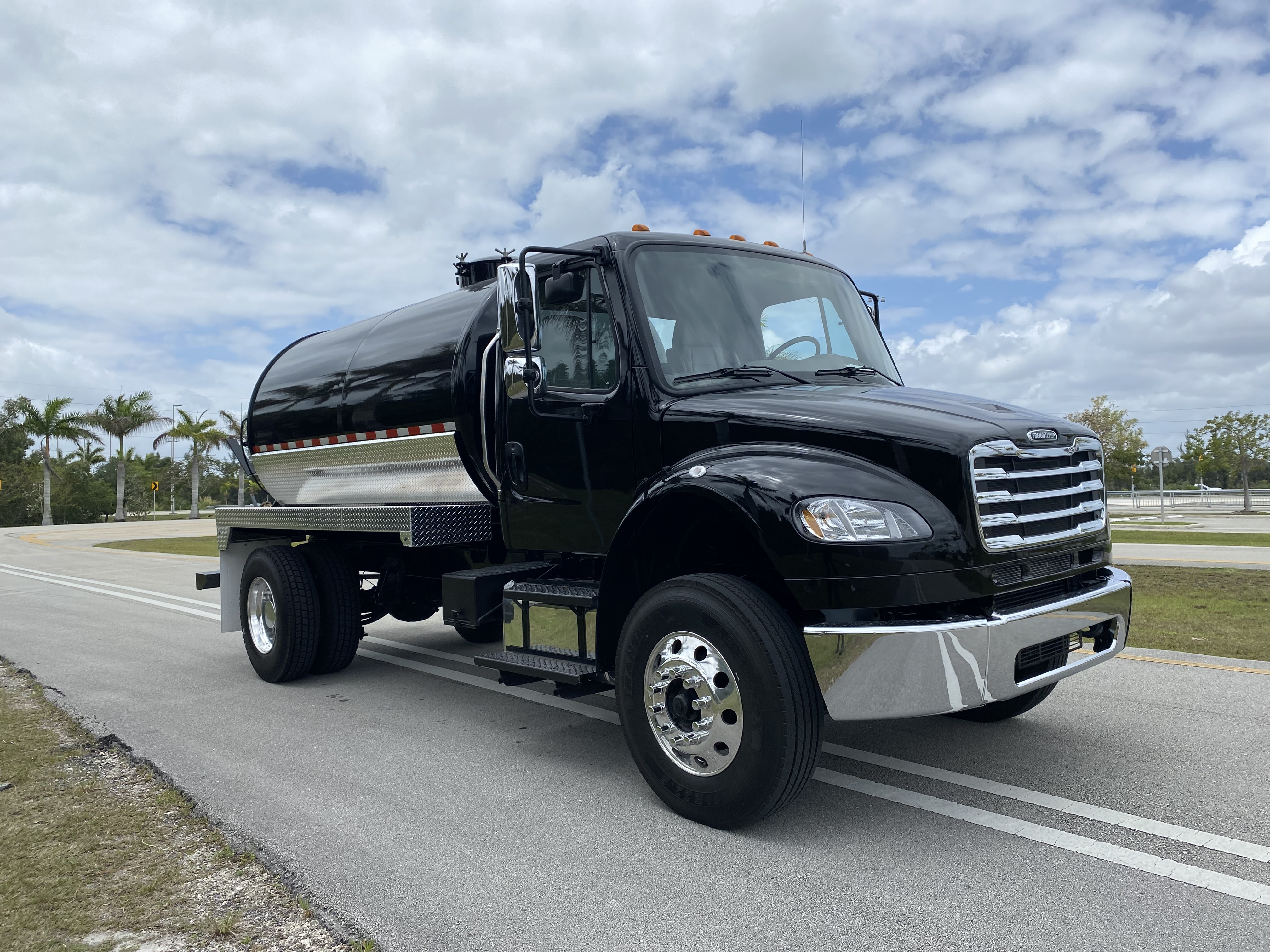 2015 FREIGHTLINER BUSINESS CLASS M2 106 in Hialeah, FL