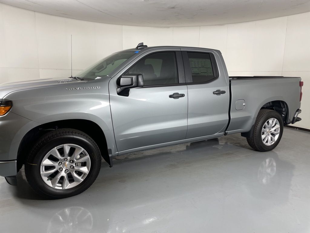 2026 Chevrolet Silverado 1500 Custom photo 4