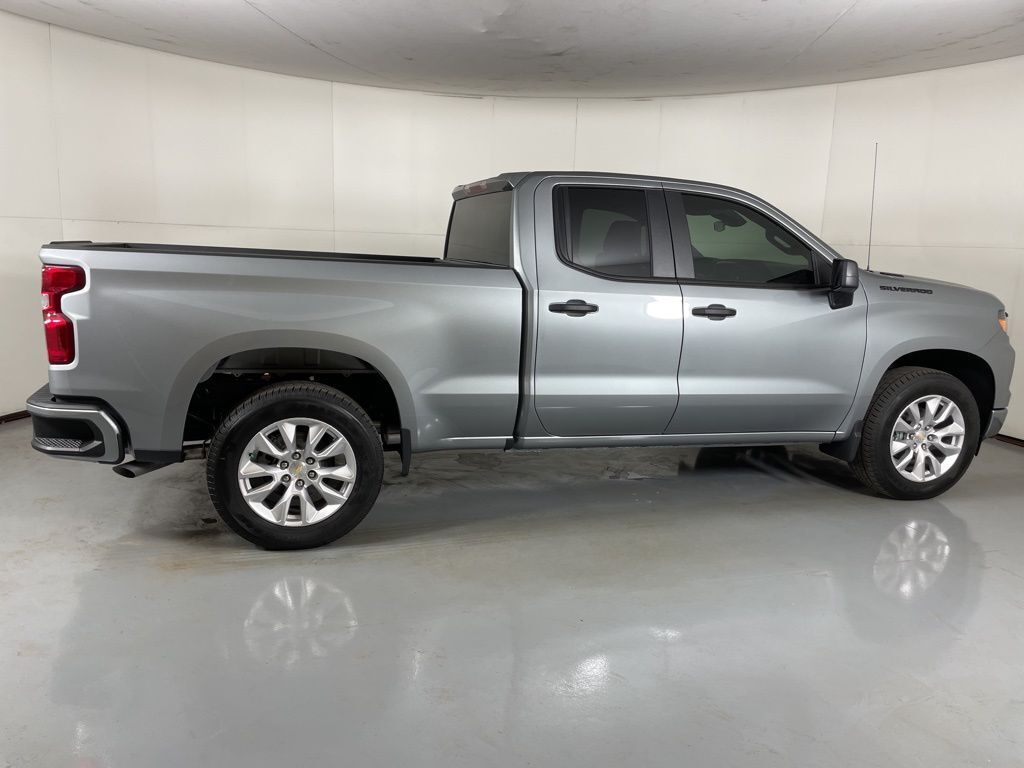 2026 Chevrolet Silverado 1500 Custom photo 9