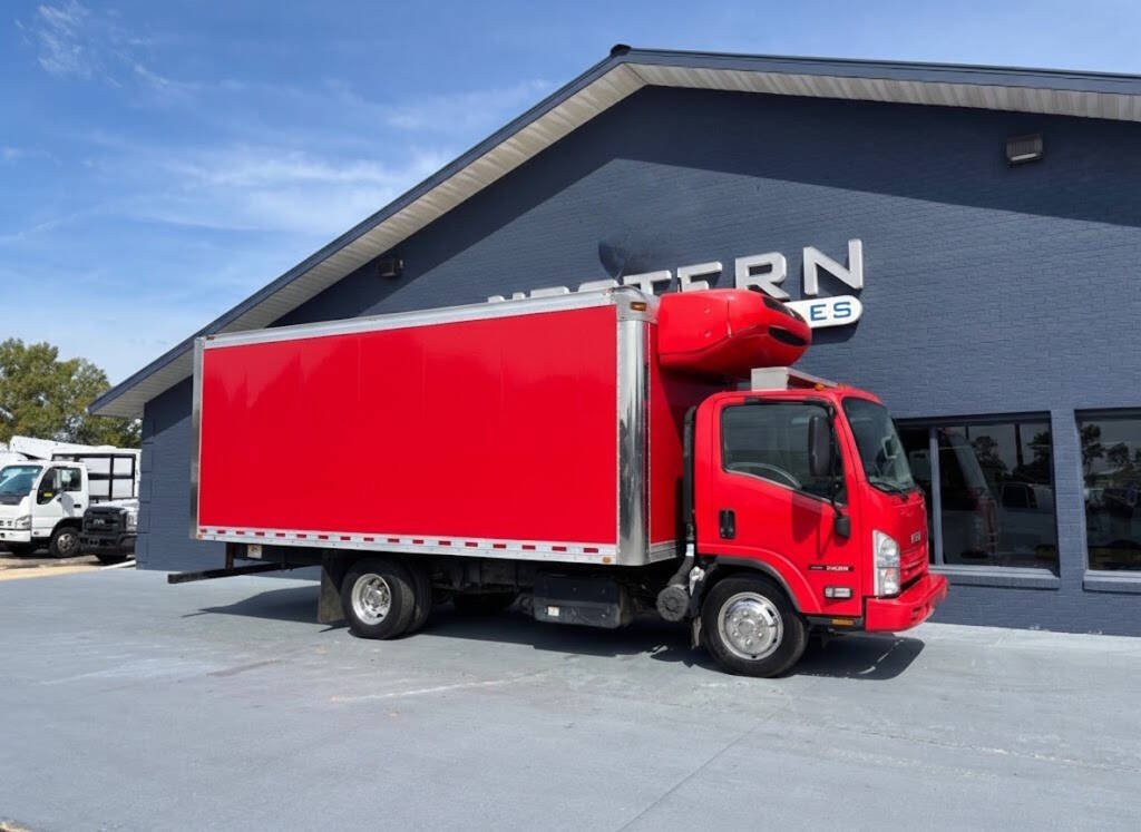 2018 ISUZU NQR in Braidwood, IL
