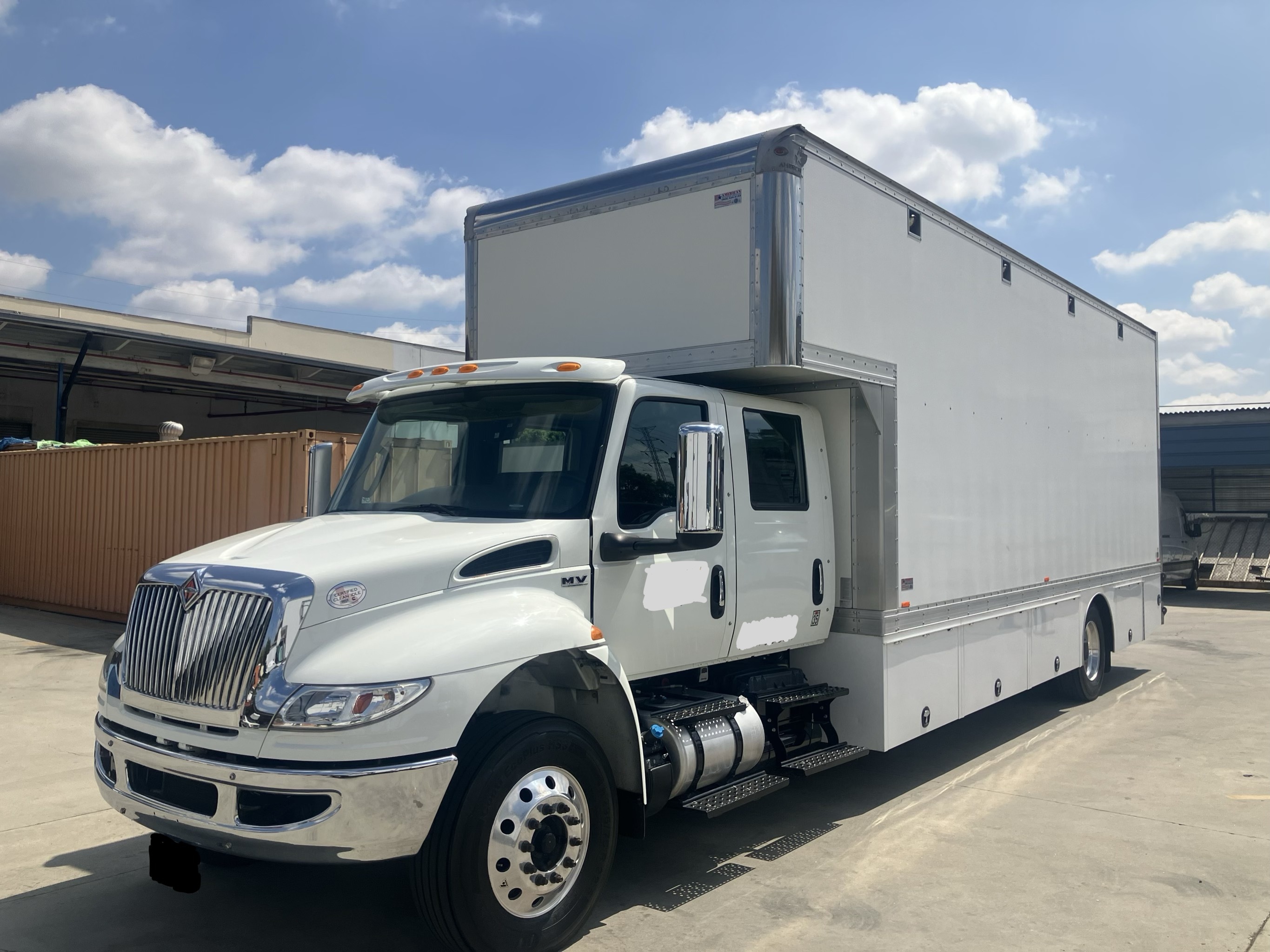 洋書 INTERNATIONAL TRUCKS Resources | International®