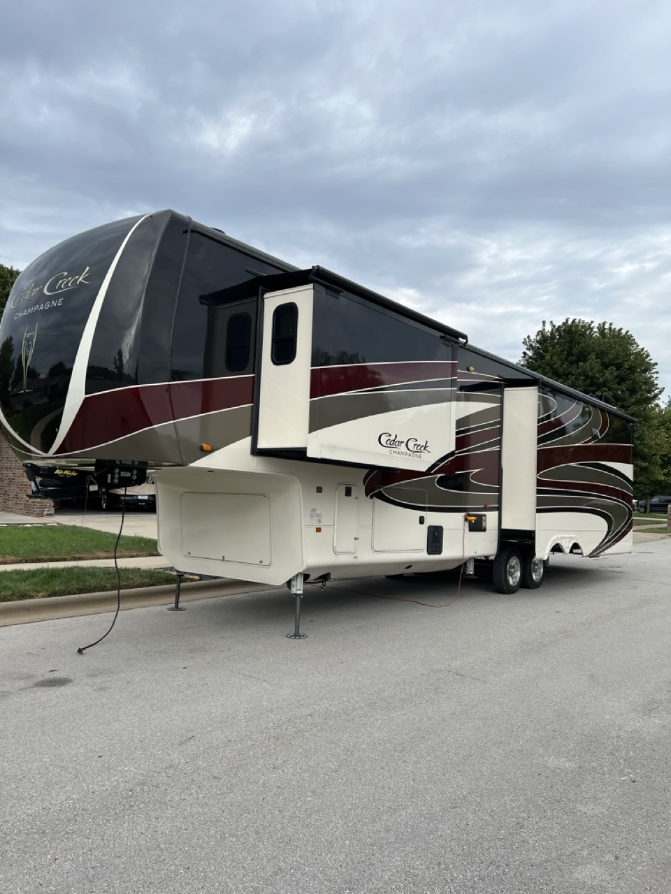 2020 Forest River CEDAR CREEK CHAMPAGNE 38EL in nixa MO