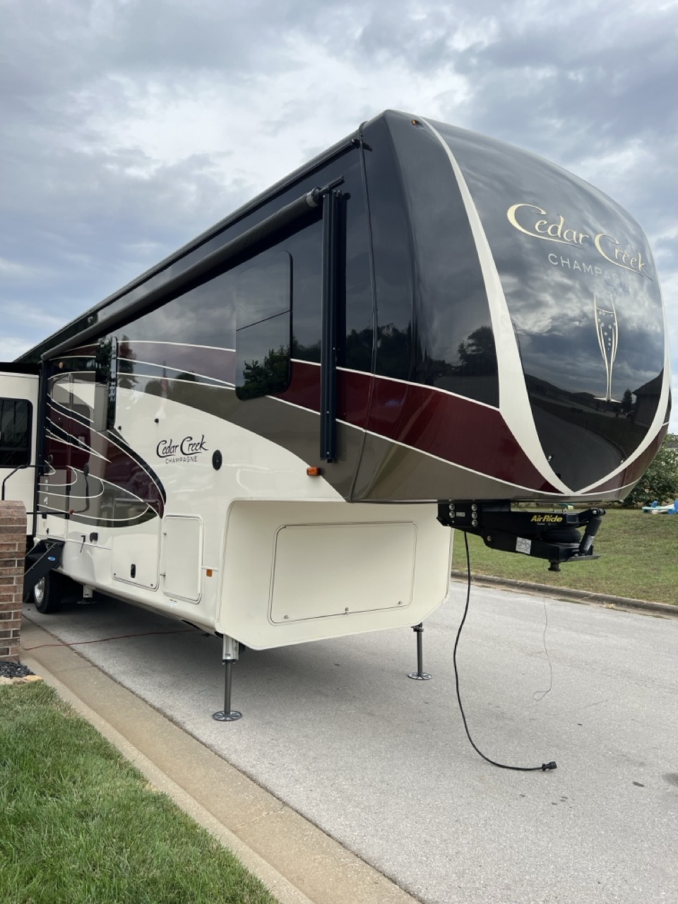 2020 Forest River CEDAR CREEK CHAMPAGNE 38EL in nixa MO
