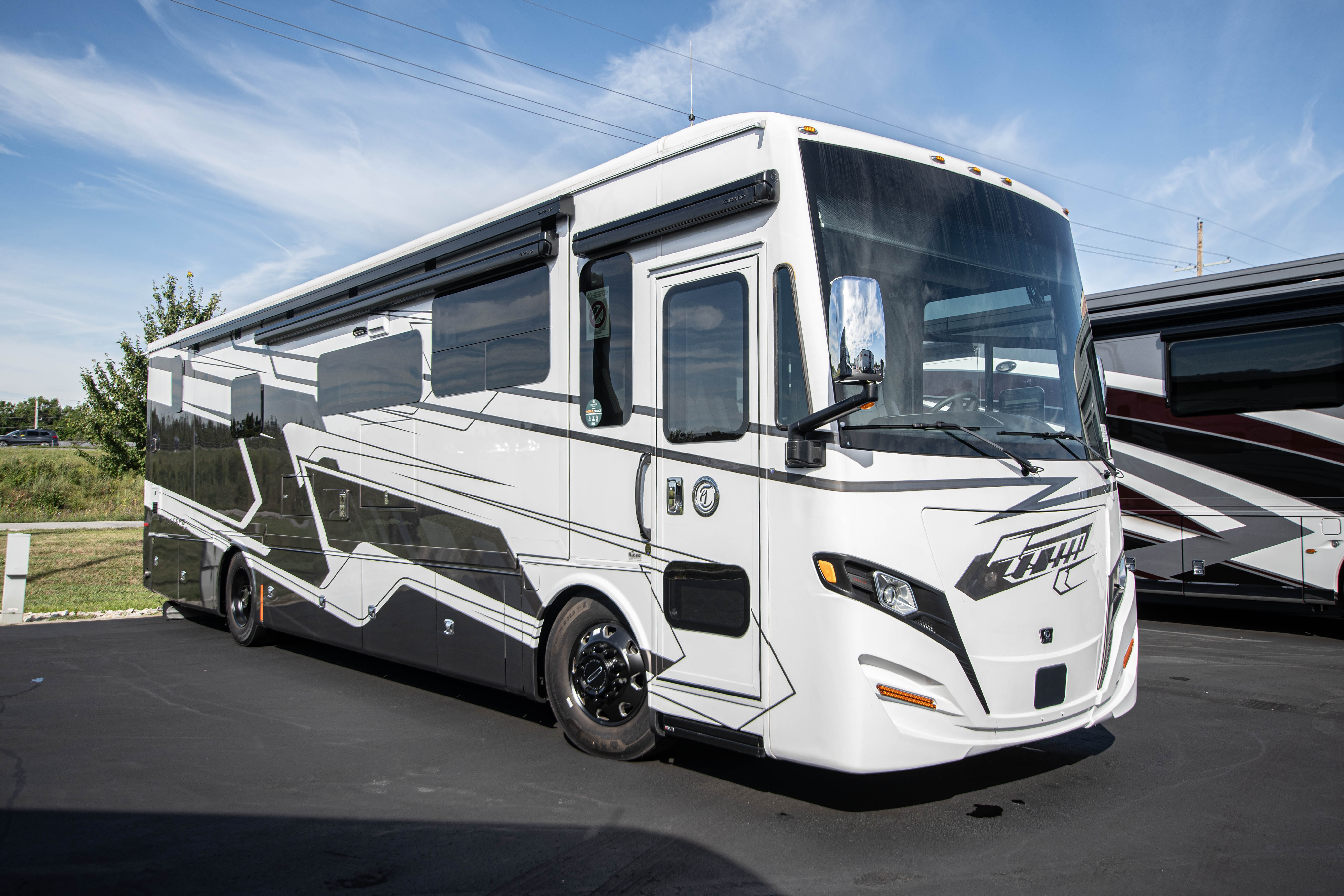 2026 Tiffin Motorhomes ALLEGRO RED 37 BA Class A Diesel Motorhome - Diesel Pusher RV