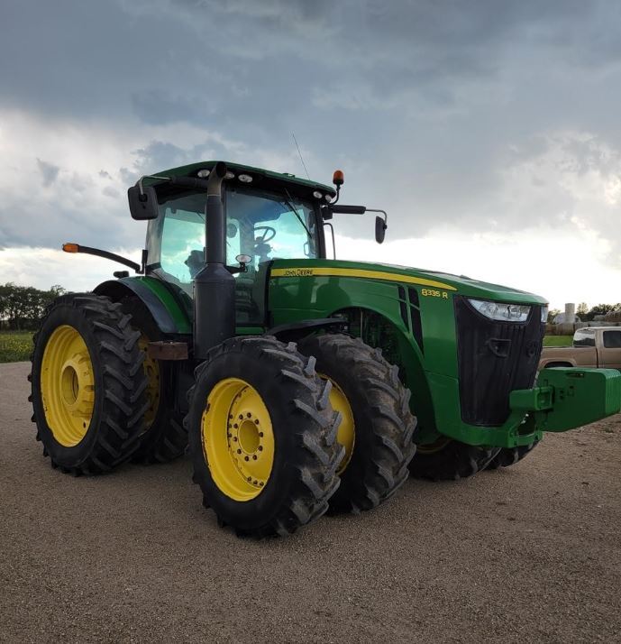 2013 JOHN DEERE 8335R in Geddes, SD