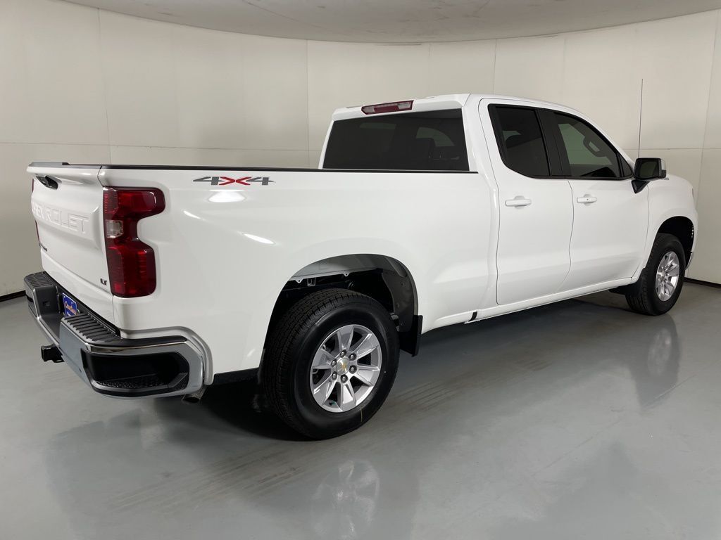 2026 Chevrolet Silverado 1500 LT1 photo 2