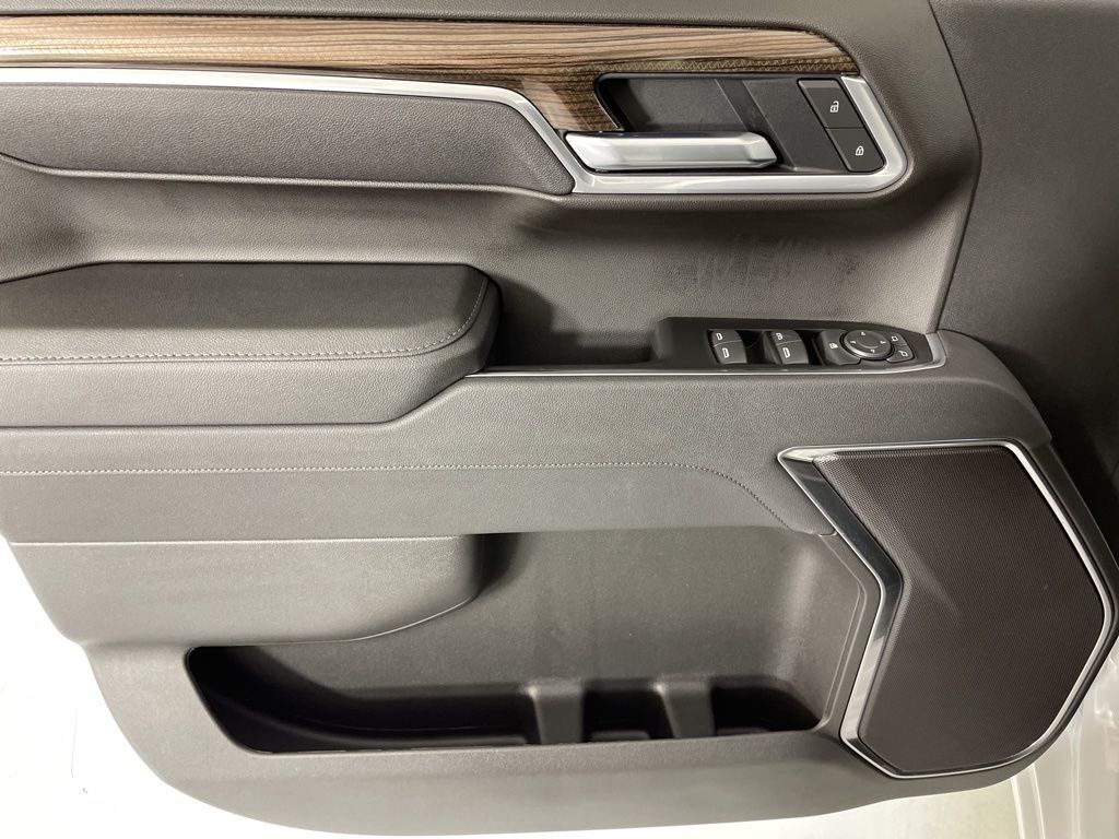 2026 Chevrolet Silverado 1500 LT1 photo 10