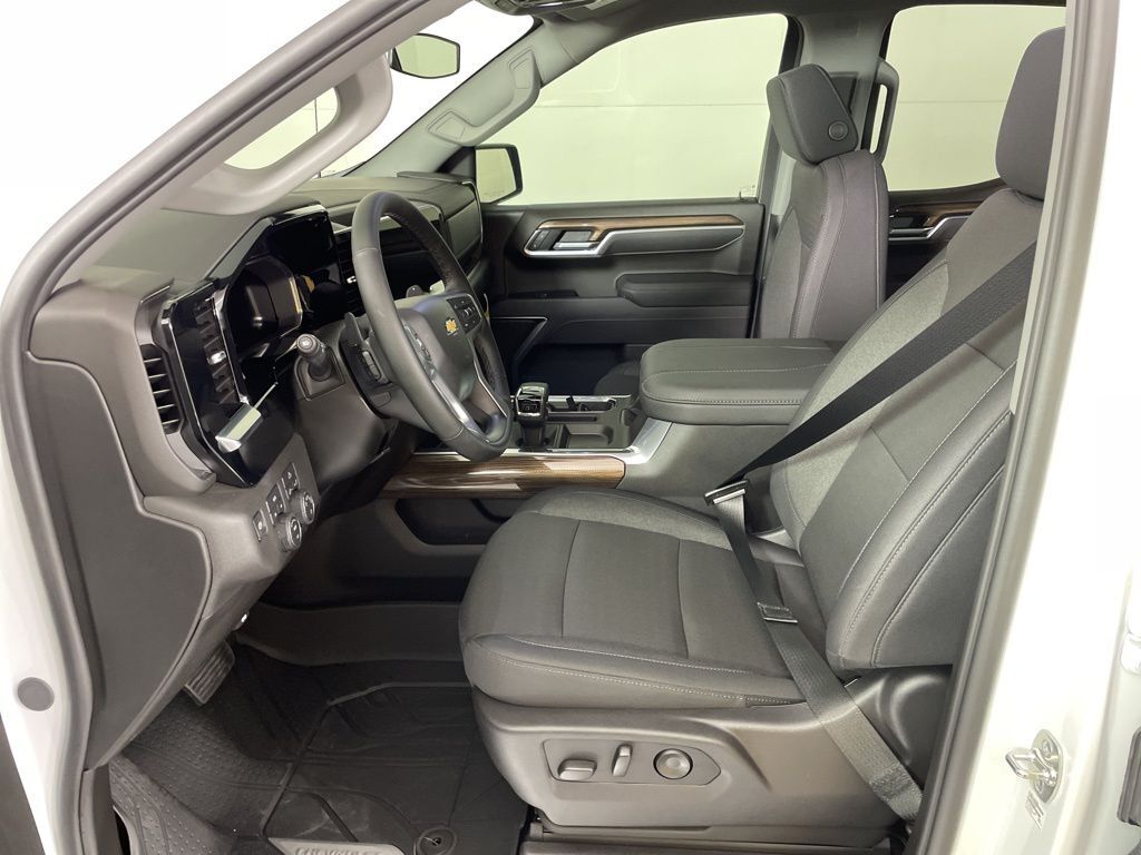 2026 Chevrolet Silverado 1500 LT1 photo 12