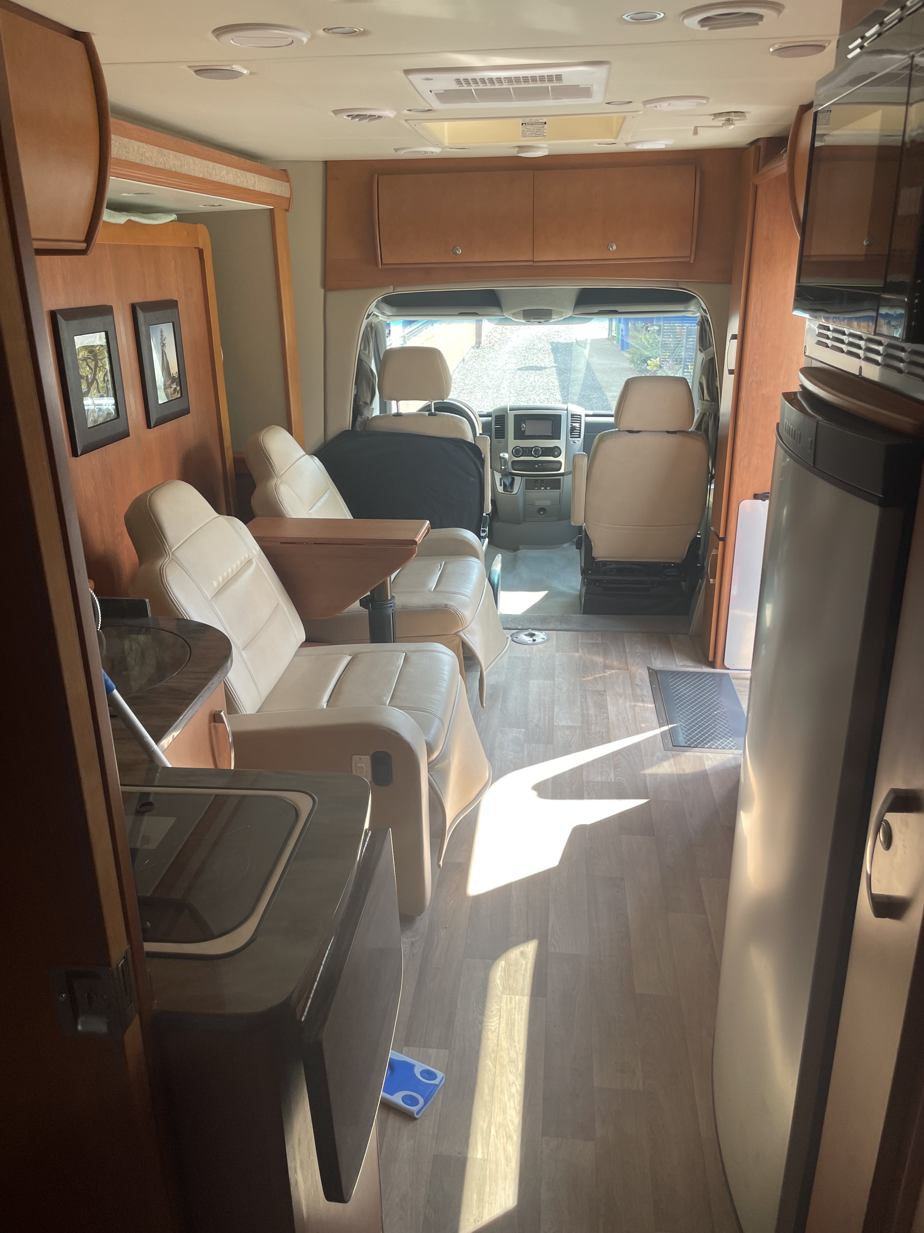 2014 Leisure Travel UNITY MB RV