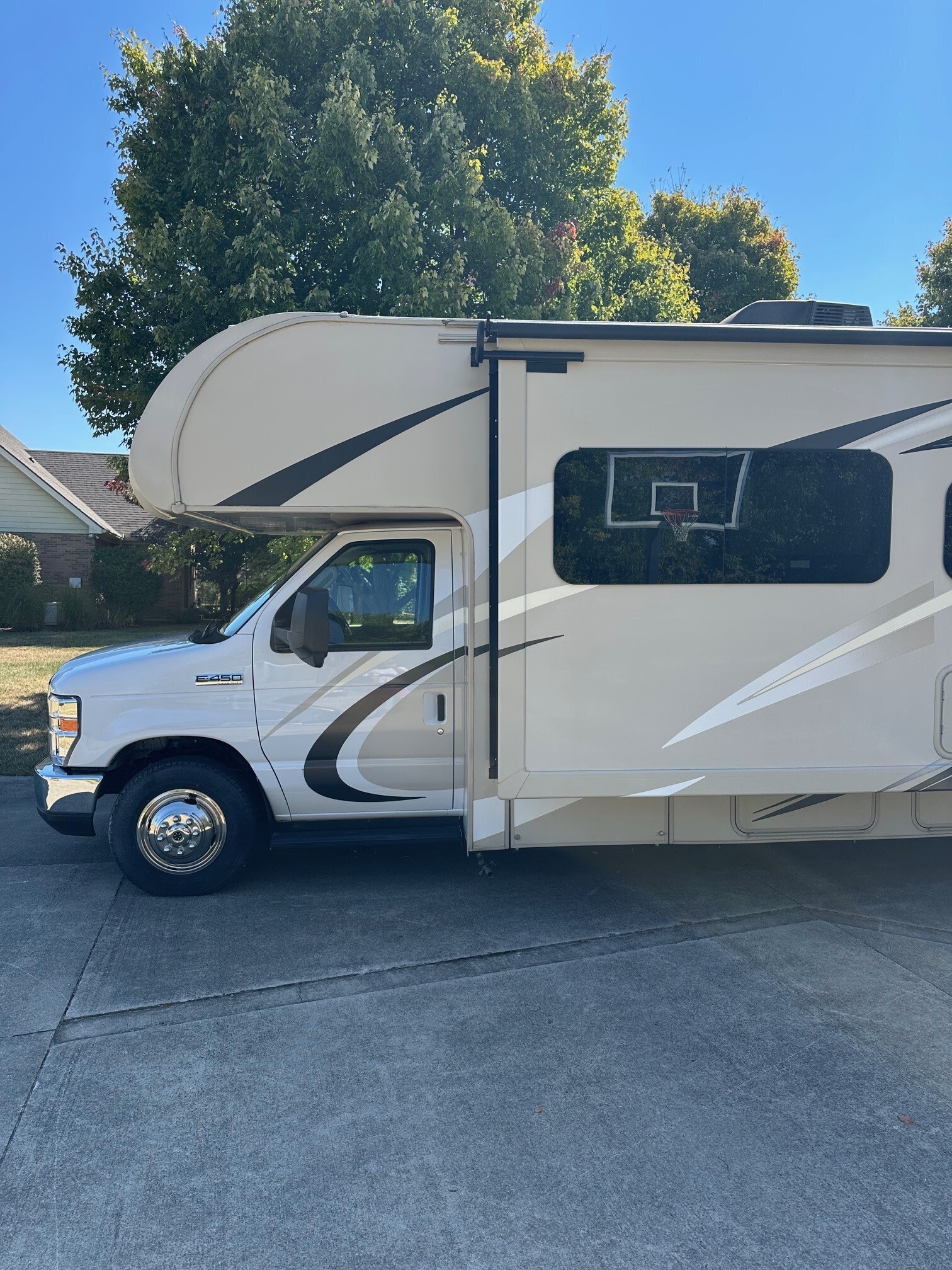 2018 Thor Motor Coach CHATEAU 31W in troy OH