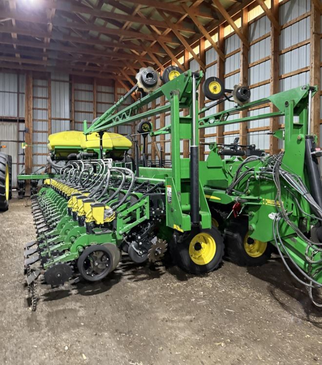 2012 JOHN DEERE DB80 Planter in Lisbon, ND