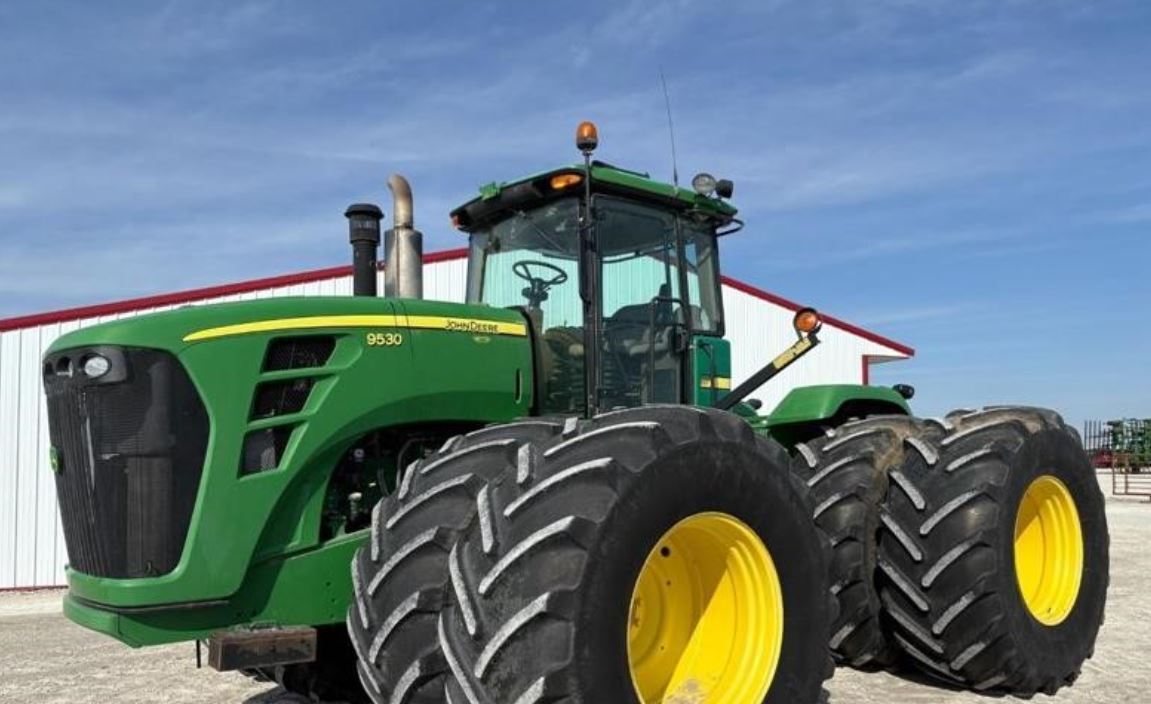 2010 JOHN DEERE 9530 Tractor in Baring, MO
