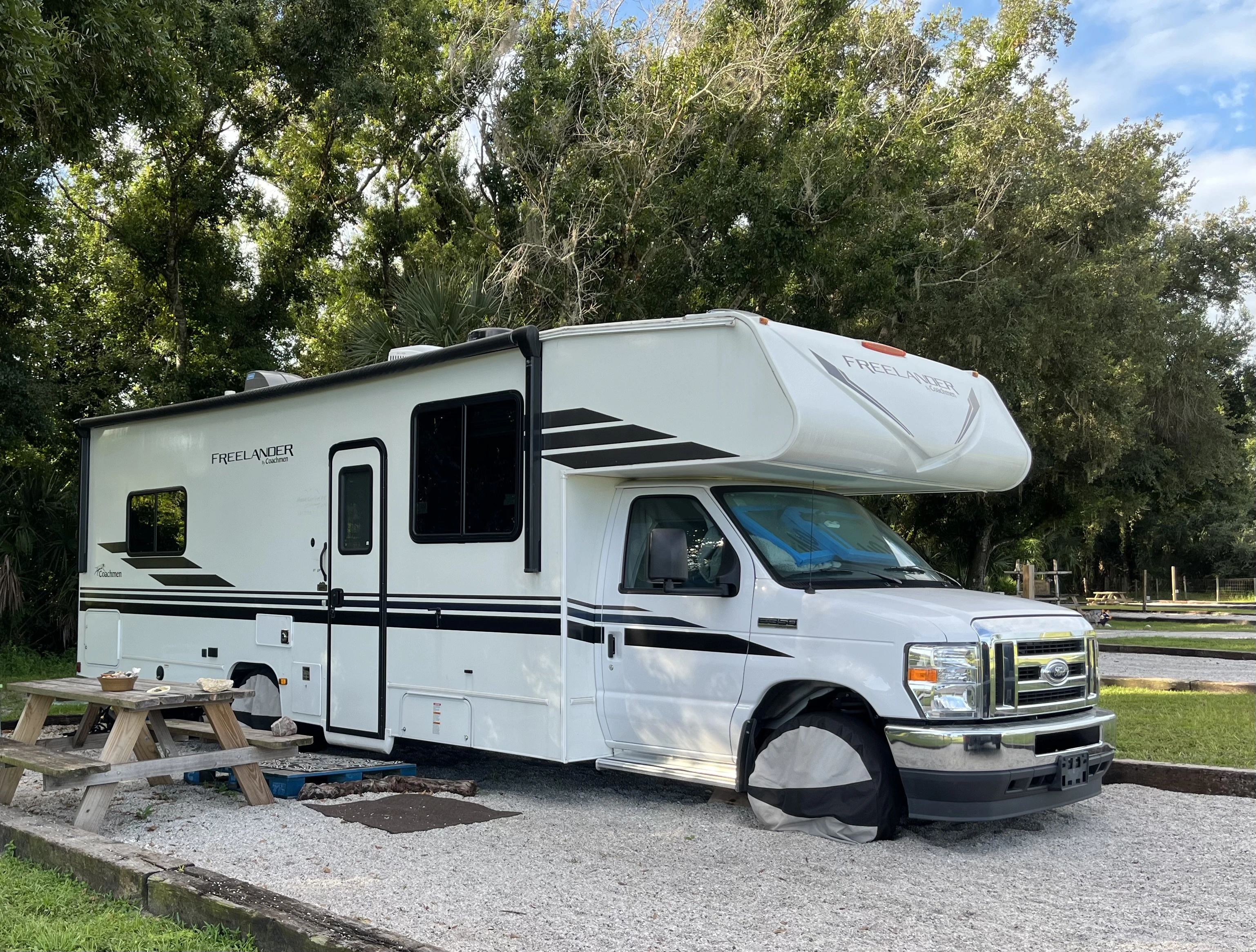 2022 Coachmen FREELANDER 27QB RV