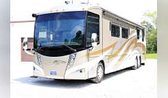 2011 Winnebago ELLIPSE 42QD RV