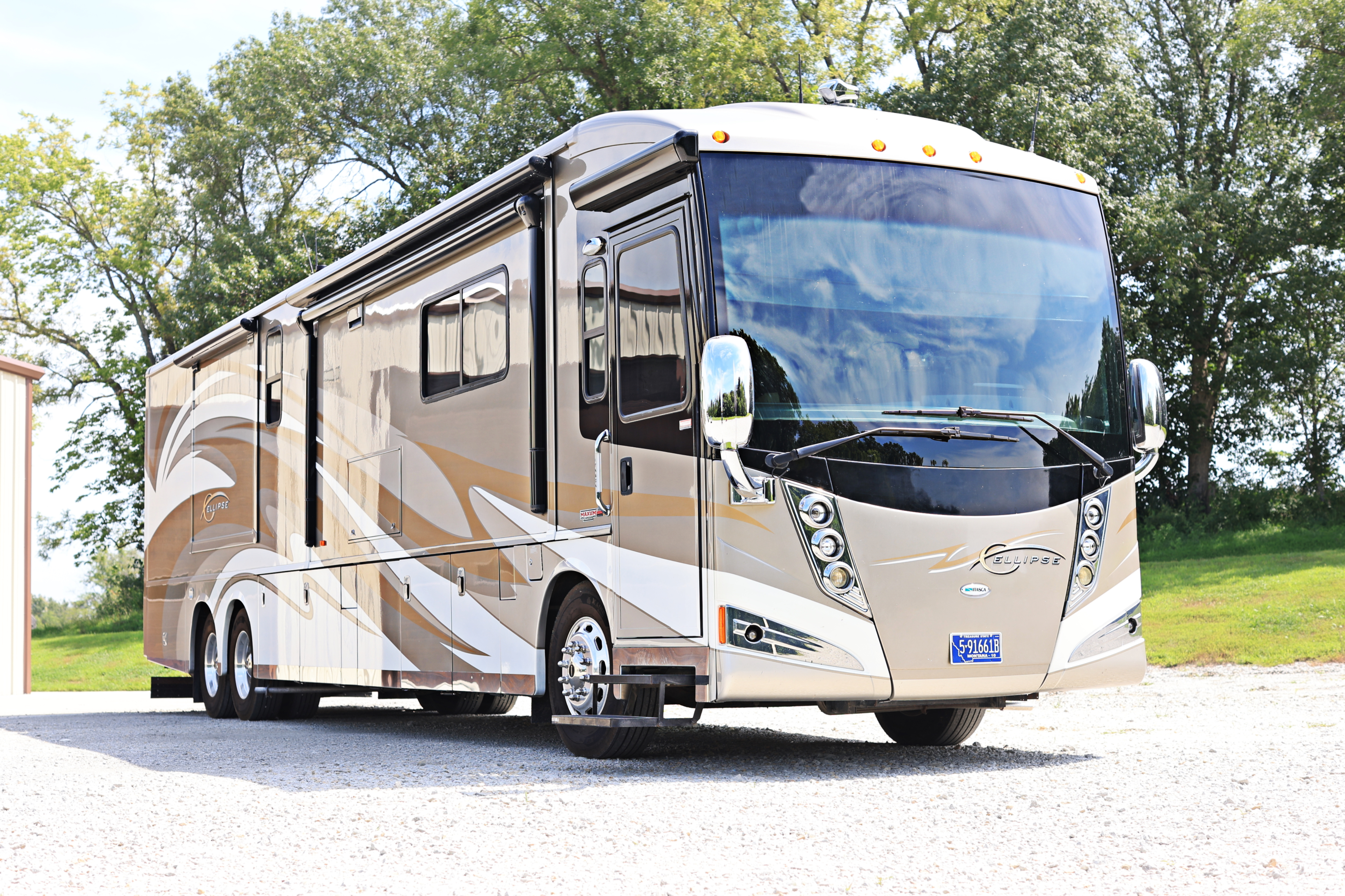 2011 Winnebago ELLIPSE 42QD in stewartsville MO
