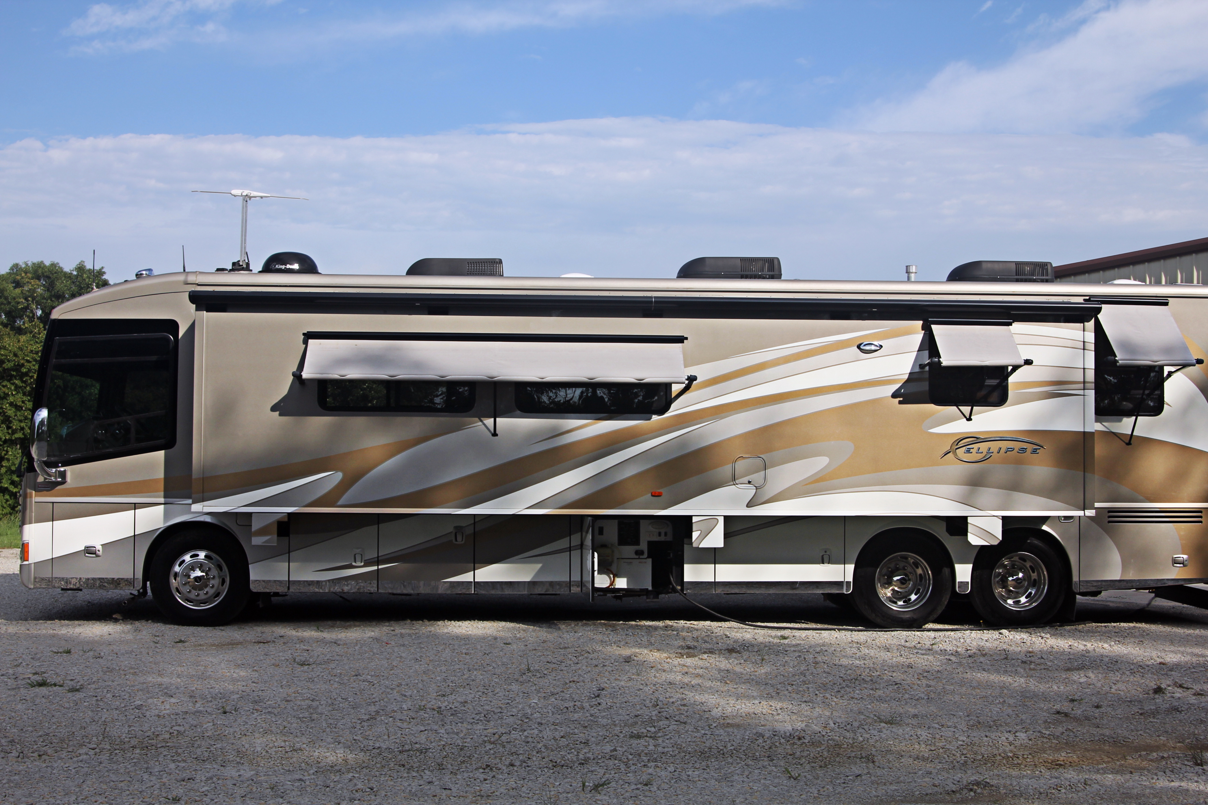 2011 Winnebago ELLIPSE 42QD in stewartsville MO