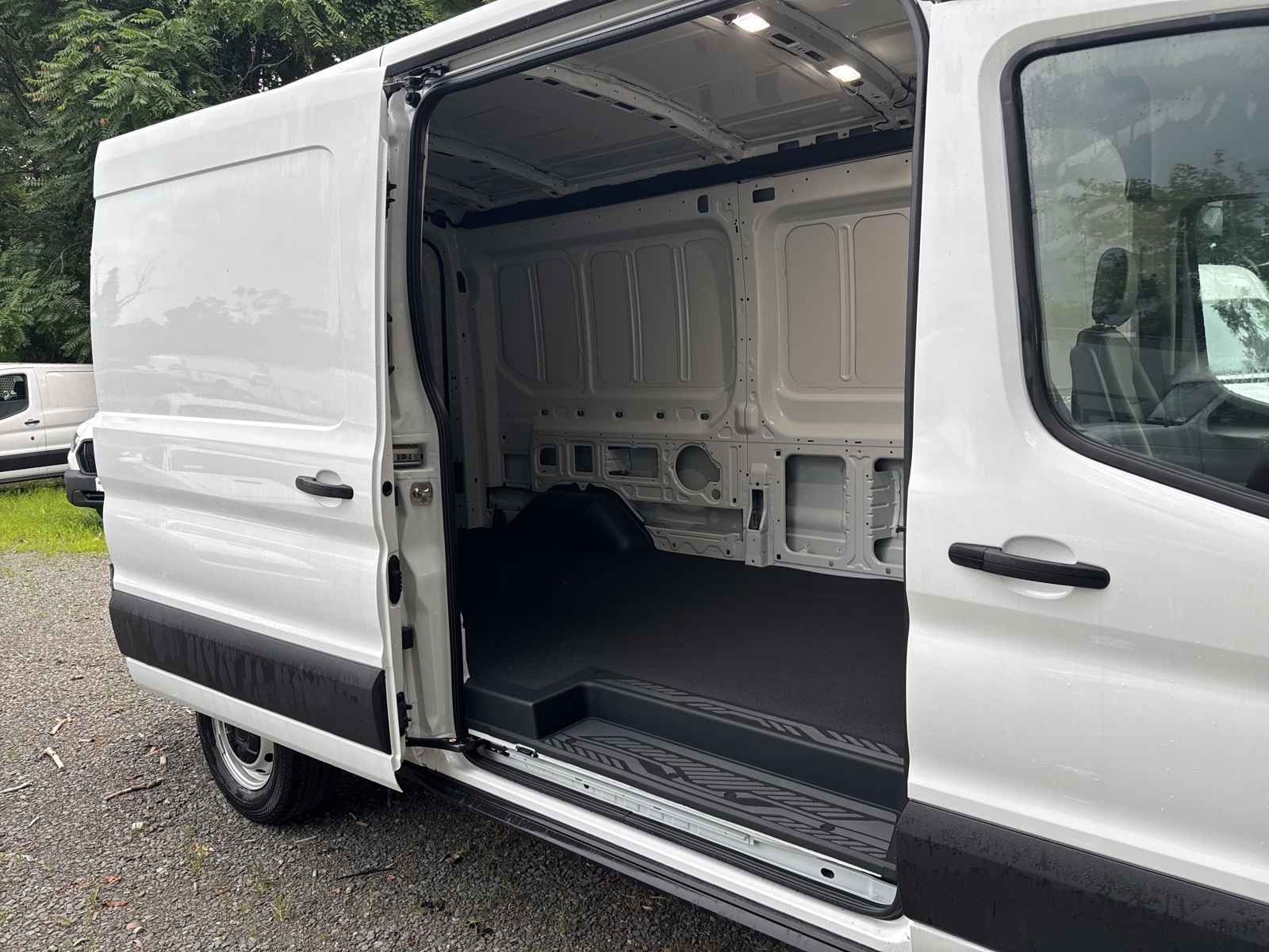 2025 Ford Transit Cargo Van photo 4