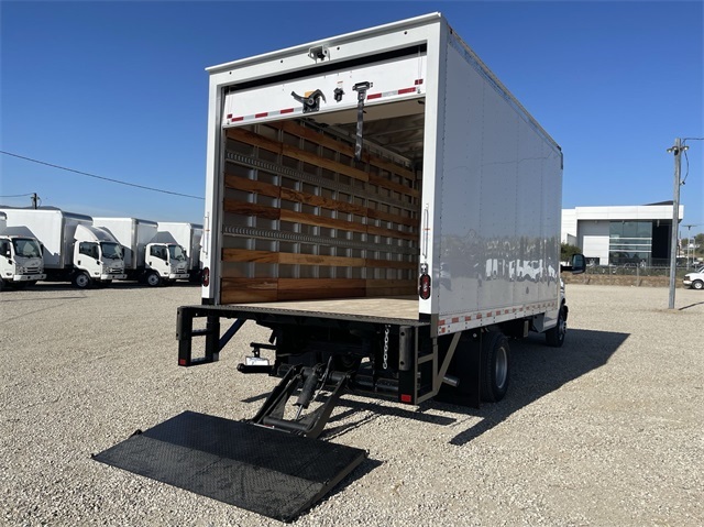 2024 Chevrolet Express 3500 Cutaway photo 17