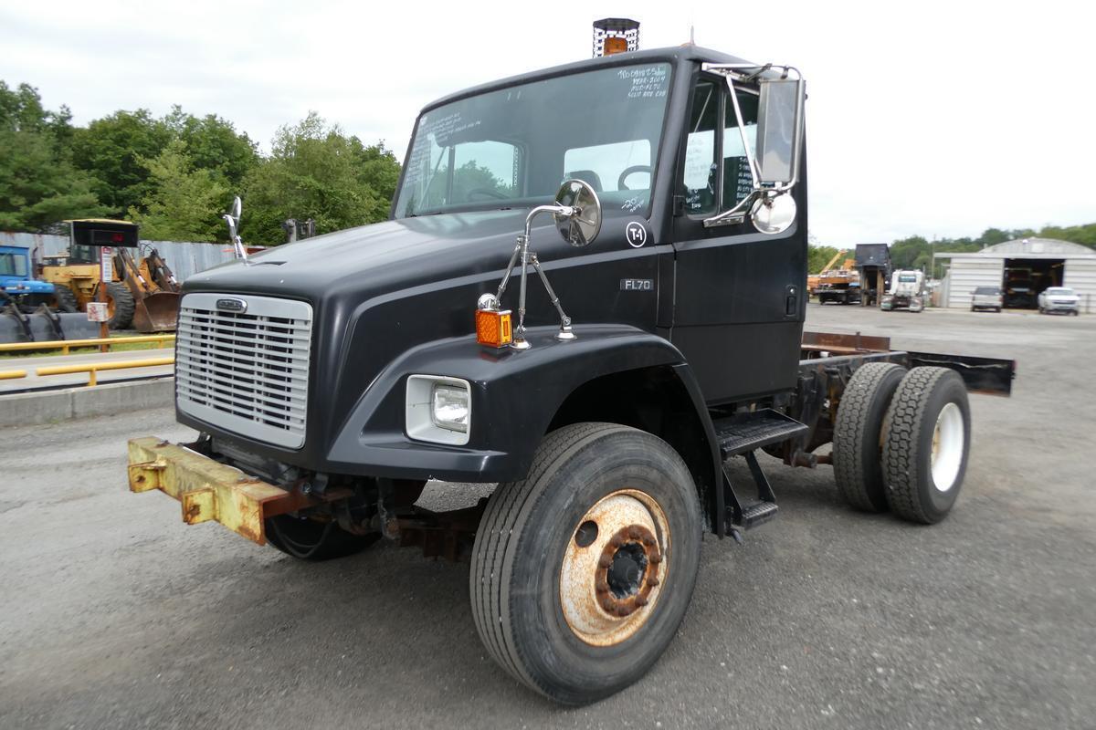2004 FREIGHTLINER FL70 in Sparrowbush, NY