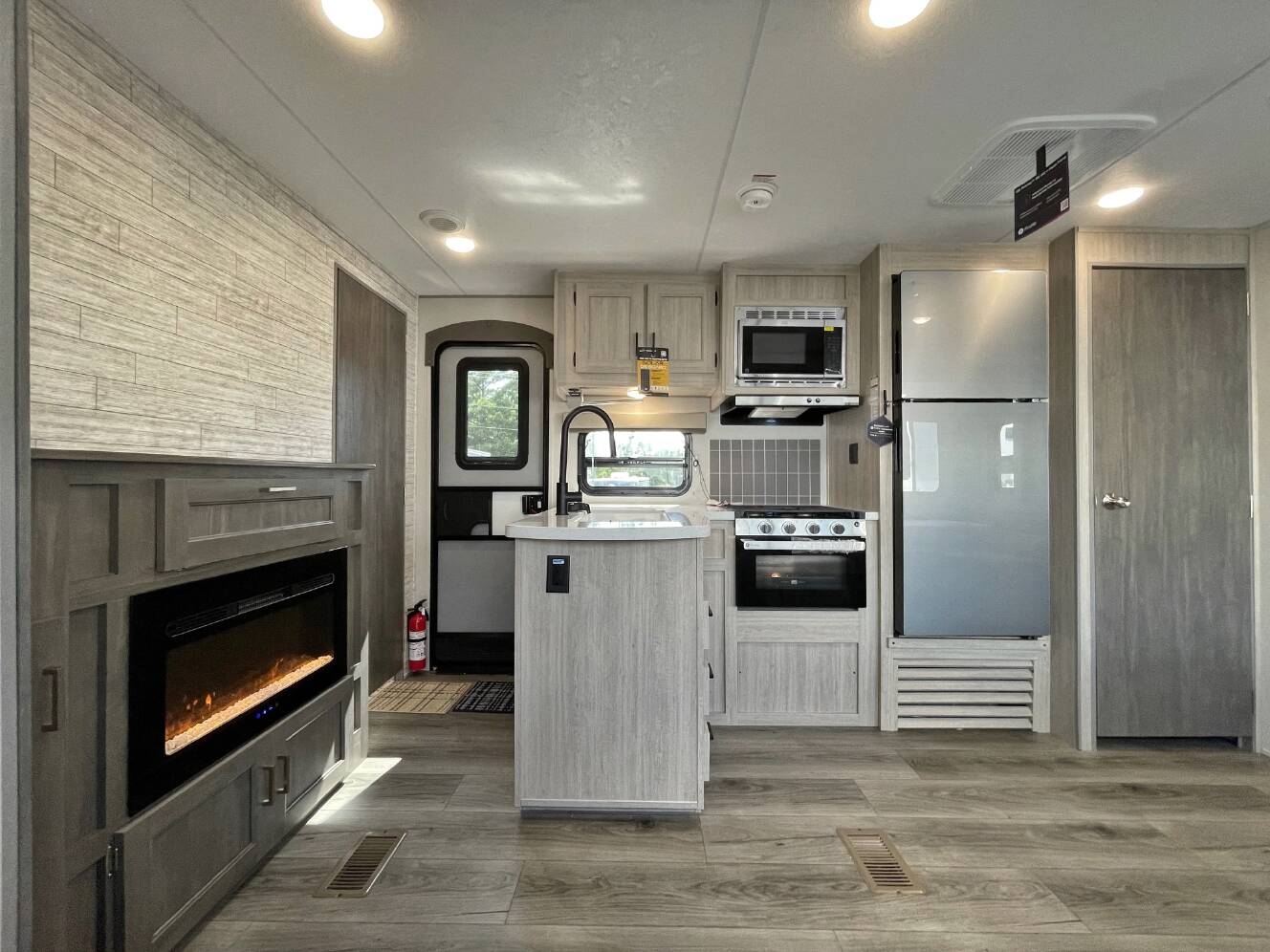 A photo of this 2026 Coachmen CATALINA 323BHDSCK