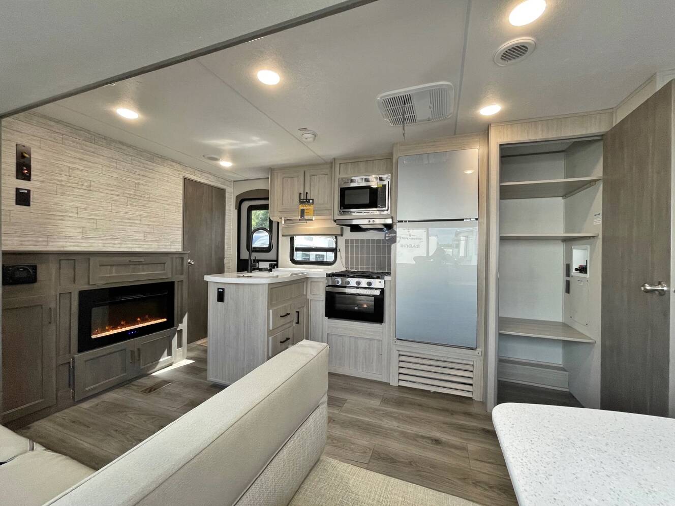 A photo of this 2026 Coachmen CATALINA 323BHDSCK