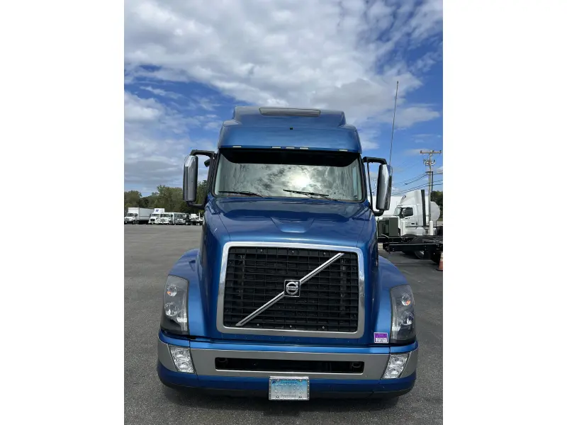 2016 VOLVO VN