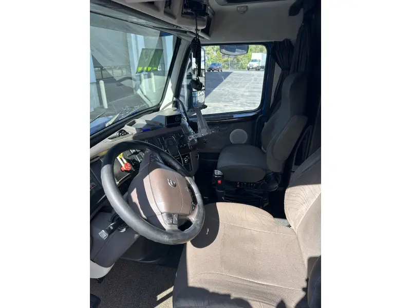 2016 VOLVO VN