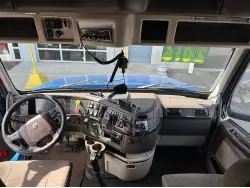 2016 VOLVO VN