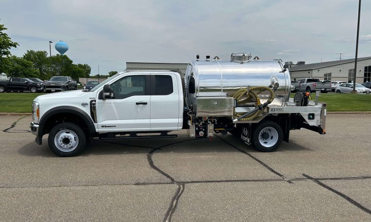 2023 FORD F550 XL in Crestwood, IL