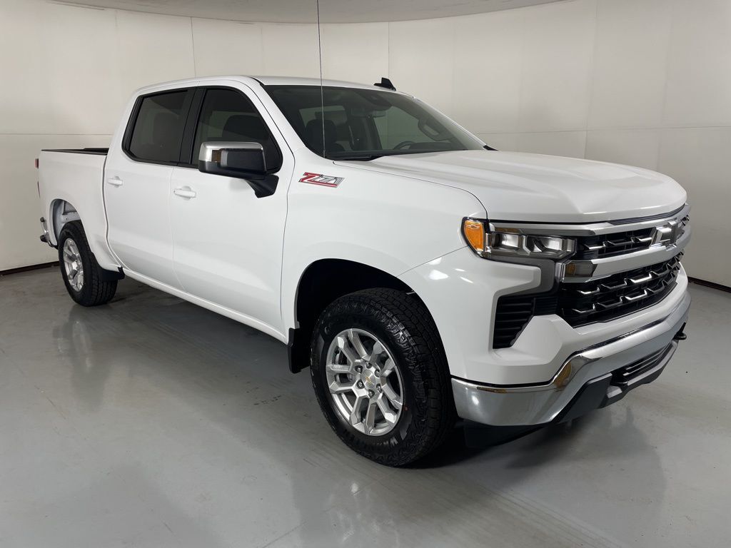 2026 Chevrolet Silverado 1500 LT photo 2