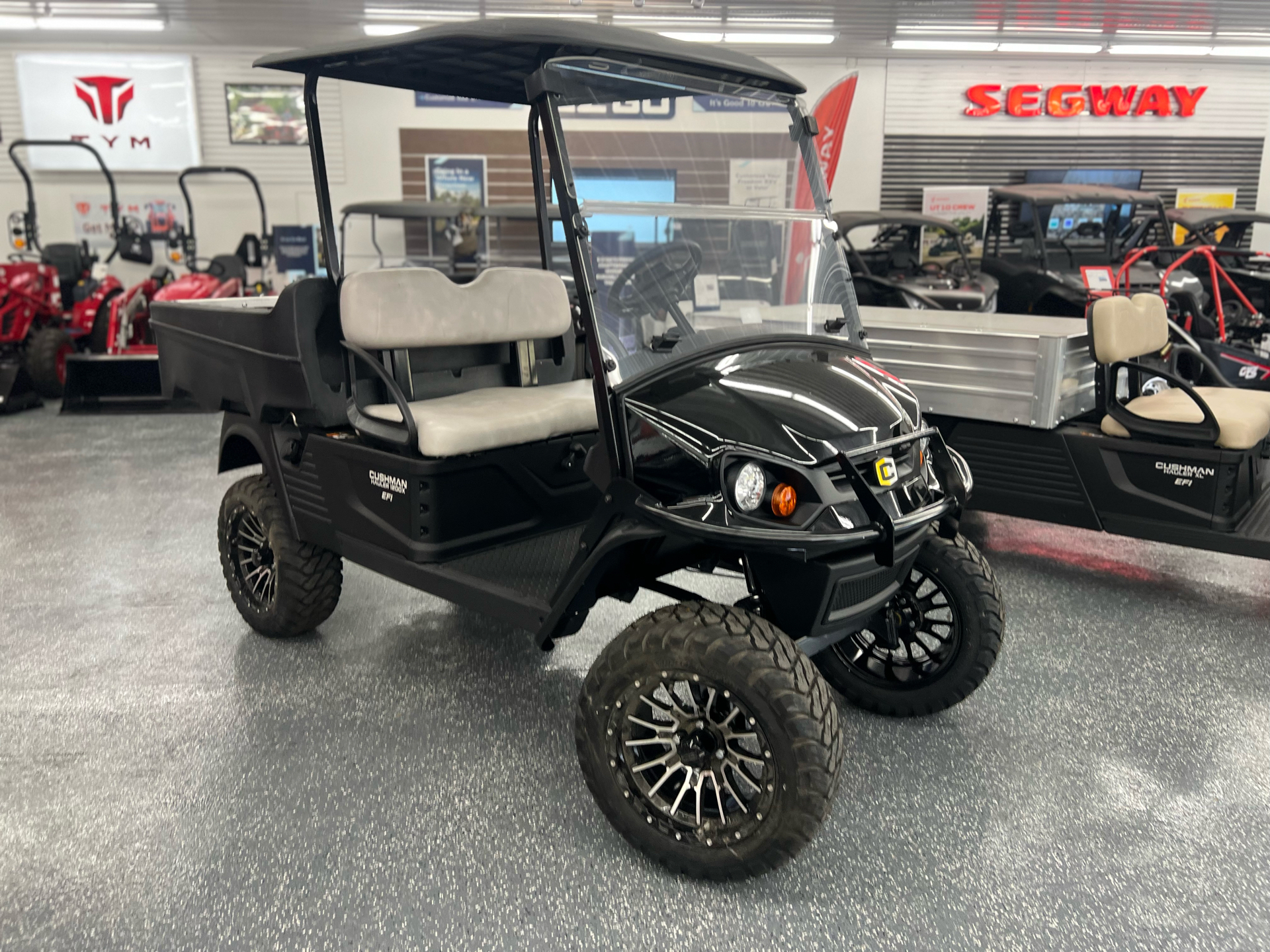 2025 Cushman Hauler 1200X EFI Gas in valparaiso IN