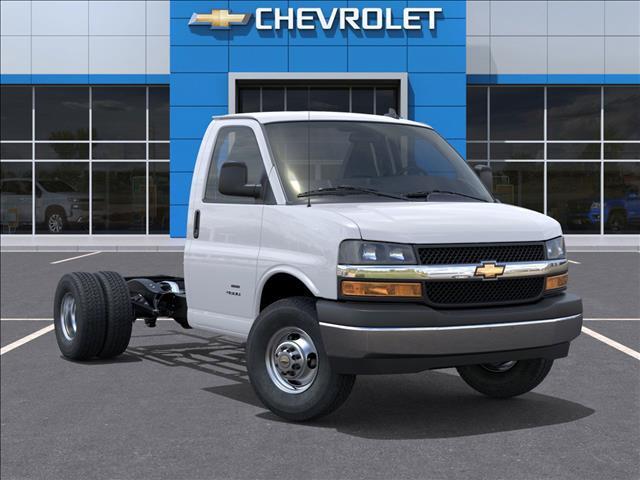 2025 Chevrolet Express 3500 Work Van Cutaway photo 3